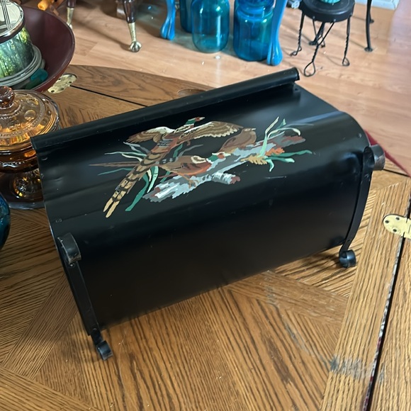 Vintage Black Metal Toleware Magazine Rack with Painted Pheasants - Picture 8 of 8